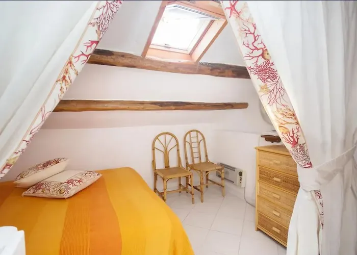 Apartment Spacious With Sea View In *